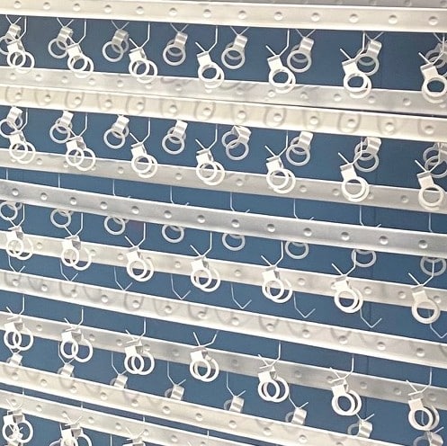 Peinture sur petites pieces en métal